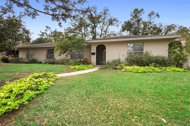 single story home with a front lawn