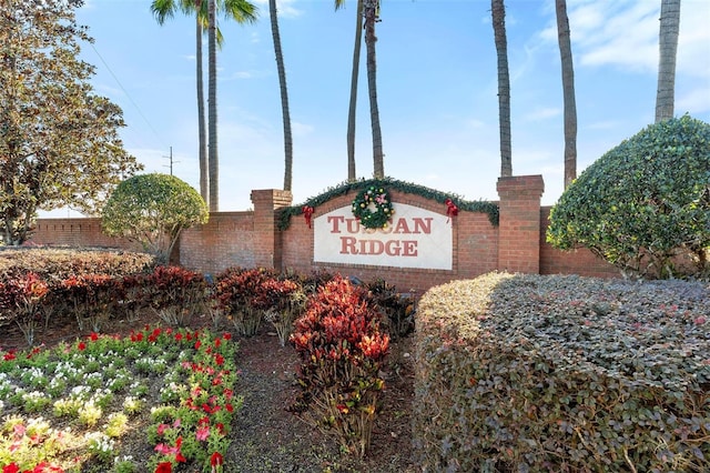 view of community / neighborhood sign