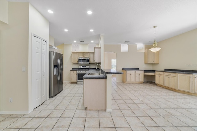 2961 Cedar Glen Pl, Oviedo, FL 32765 - kitchen featuring a sink, a peninsula, appliances with stainless steel finishes, and light brown cabinets