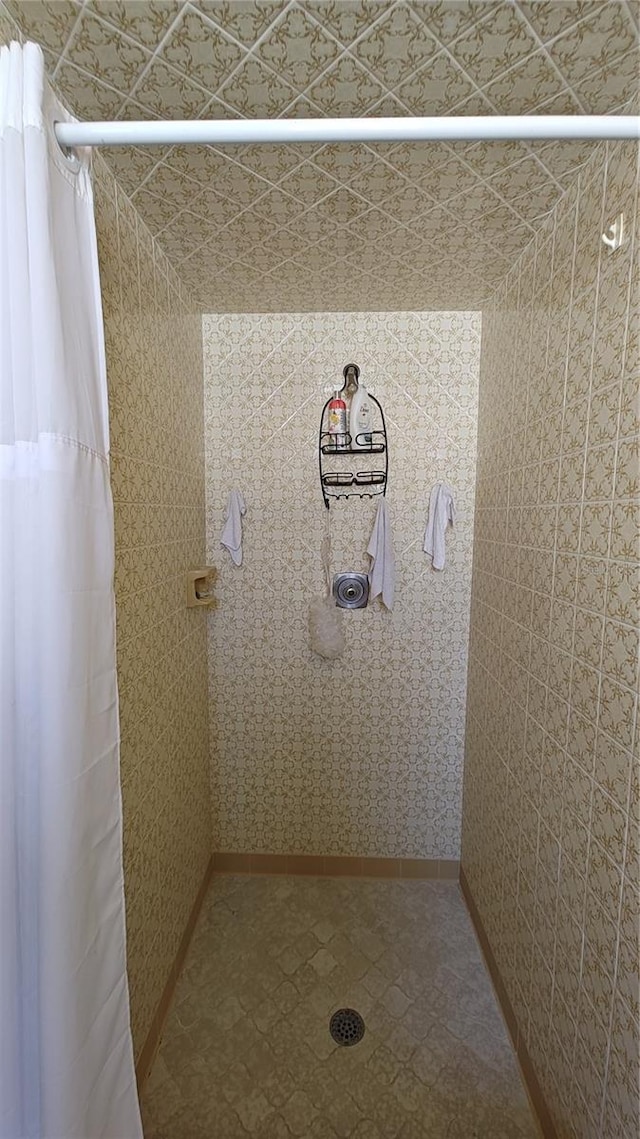 bathroom with curtained shower