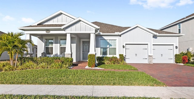 view of front facade with a garage and a front yard