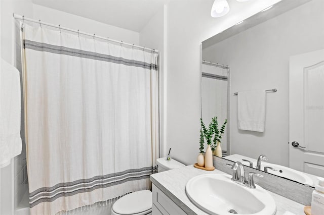 full bathroom with shower / bath combo with shower curtain, vanity, and toilet