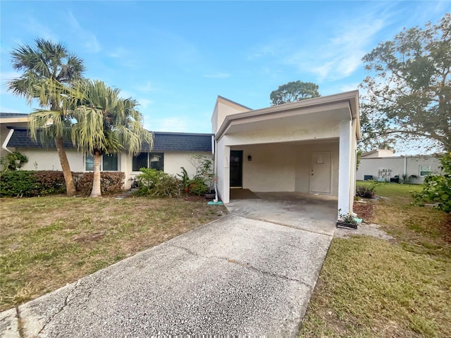 view of front facade with a front lawn and a carport