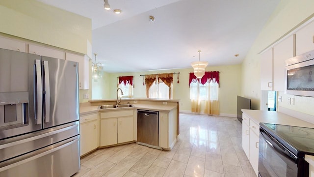 kitchen with sink, stainless steel appliances, kitchen peninsula, lofted ceiling, and decorative light fixtures