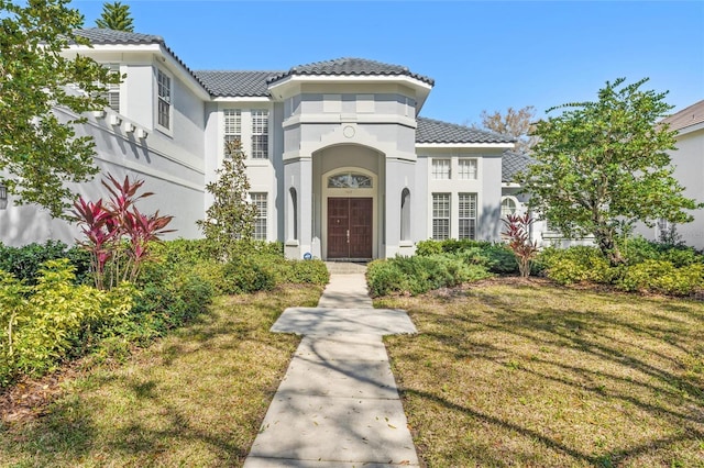 view of front of home with a front lawn