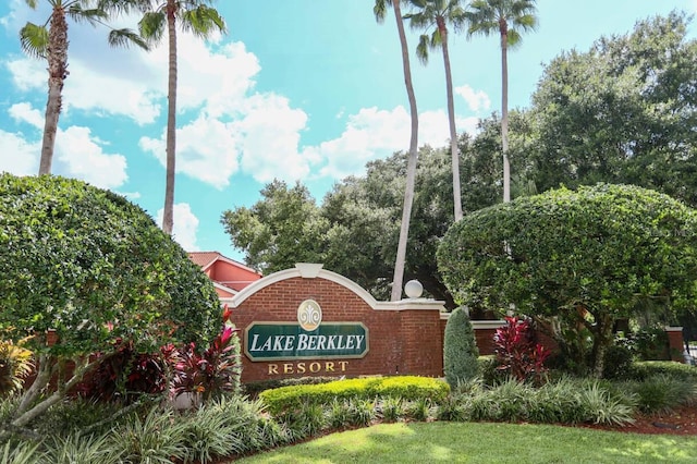 view of community / neighborhood sign