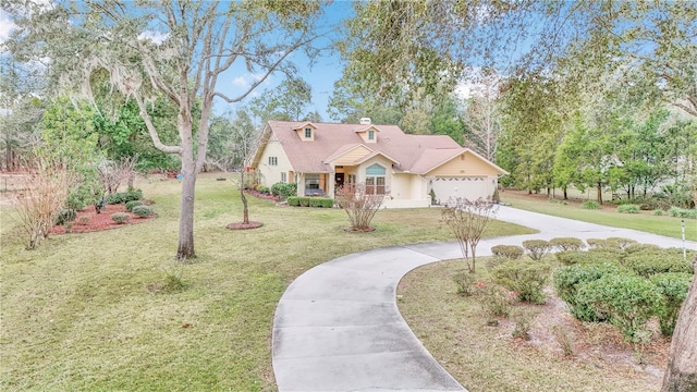 view of front facade featuring a garage, driveway, and a front lawn