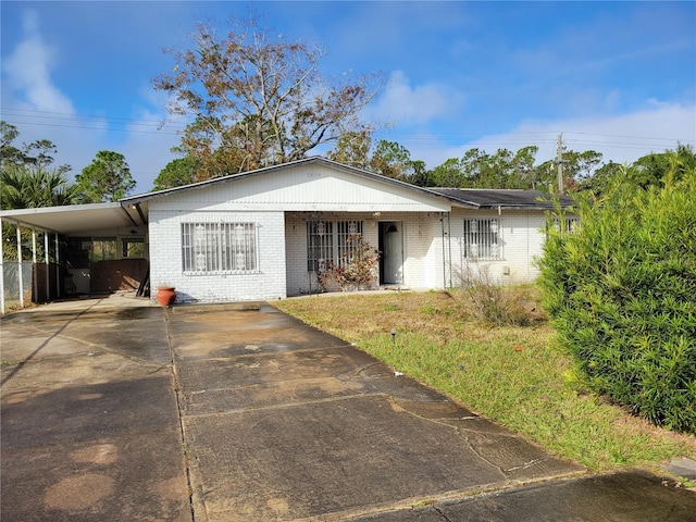 view of front facade featuring a carport