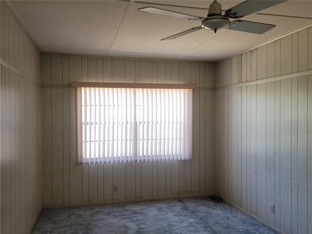 unfurnished room with carpet and ceiling fan