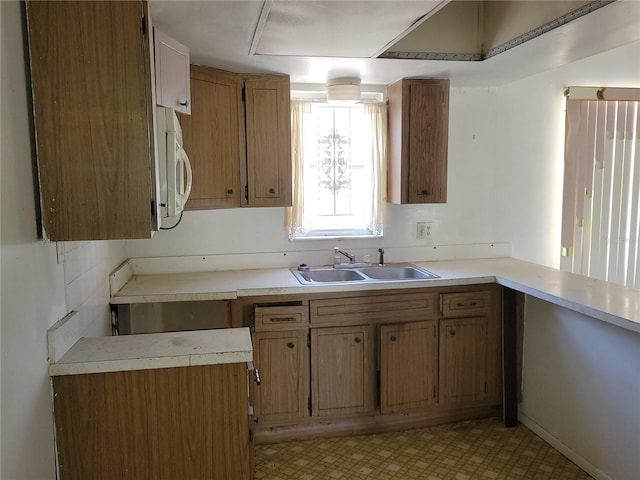 kitchen featuring sink