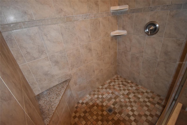 bathroom featuring tiled shower