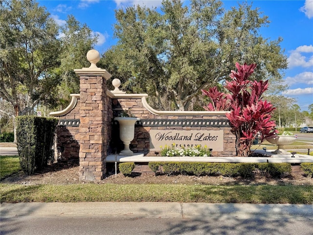 view of community / neighborhood sign