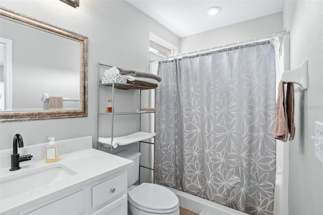 bathroom with a shower with shower curtain, vanity, and toilet