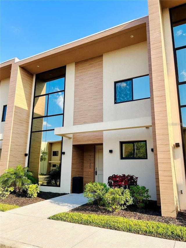 contemporary home featuring stucco siding