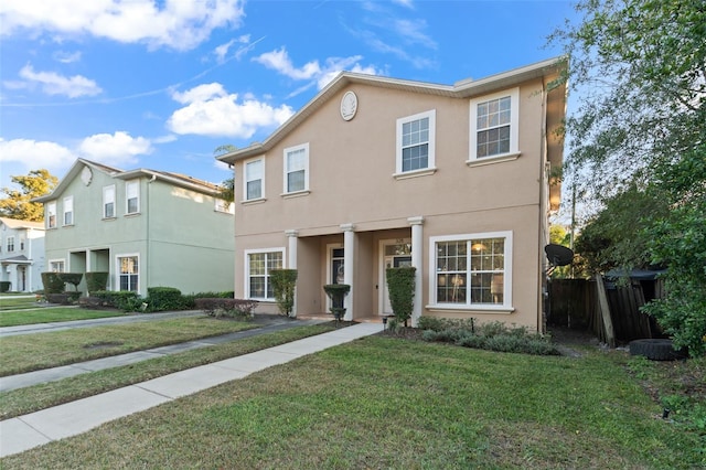 view of front of property featuring a front yard