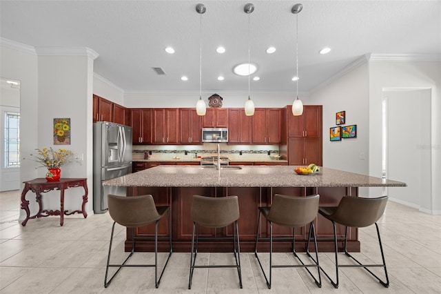 kitchen with tasteful backsplash, ornamental molding, stainless steel appliances, decorative light fixtures, and a breakfast bar area