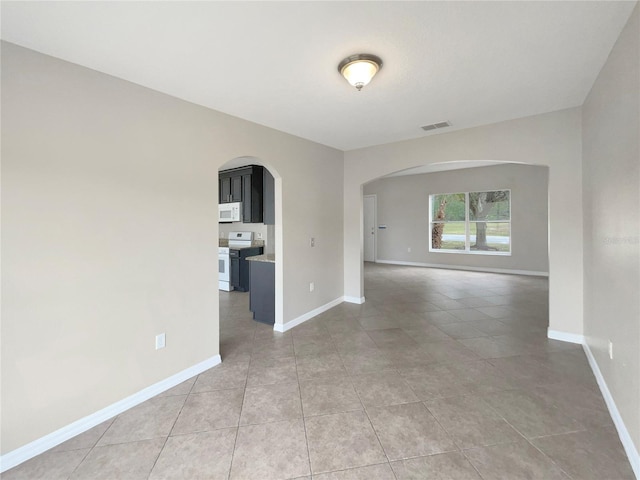 unfurnished room featuring light tile patterned floors