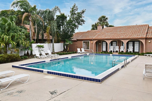 view of swimming pool featuring a patio