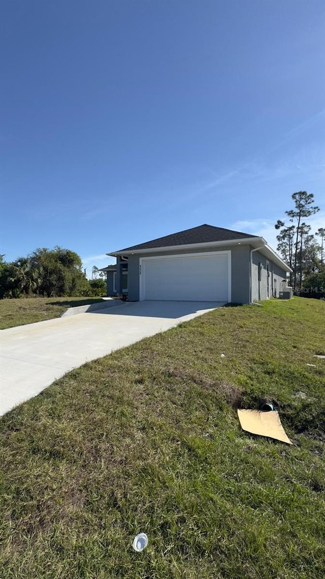 view of front of house featuring a garage and a front lawn