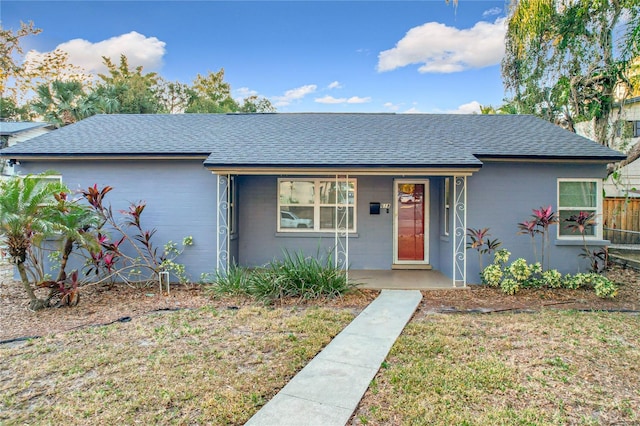 view of front of property with a front yard