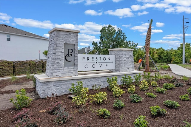 view of community / neighborhood sign