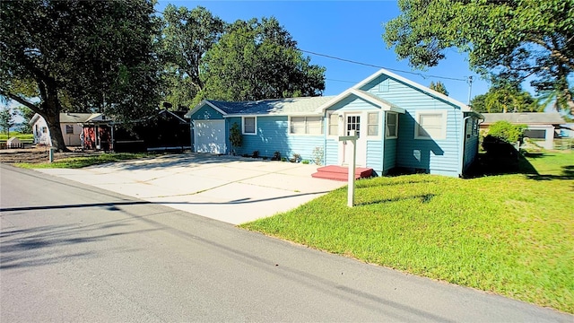 view of front of house with a front lawn