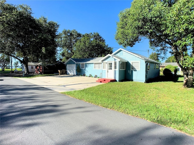 view of front of house with a front yard