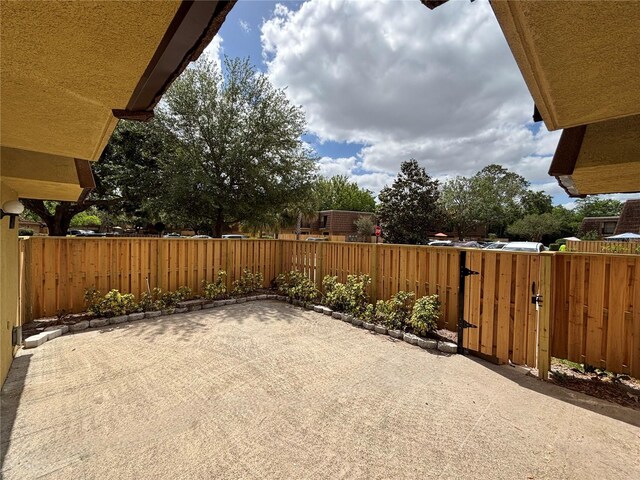 5341 Bamboo Ct Unit 418, Orlando, FL 32811 - view of patio with fence