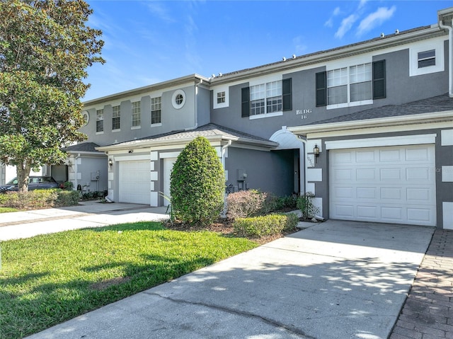 view of front of home featuring a front lawn and a garage