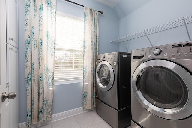 laundry area featuring light tile patterned floors and independent washer and dryer