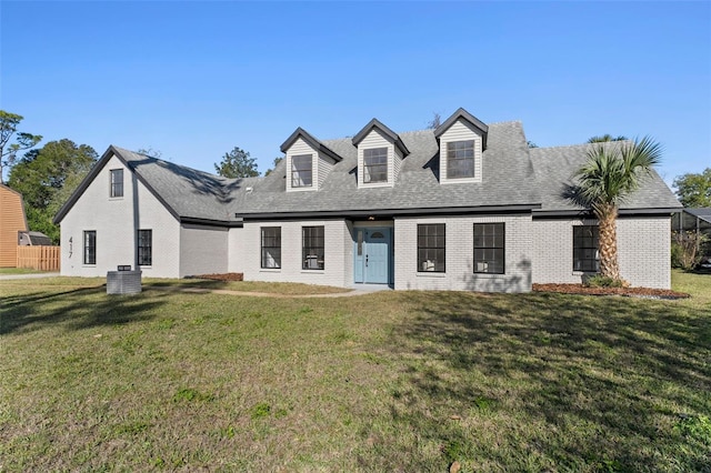 cape cod-style house featuring a front lawn