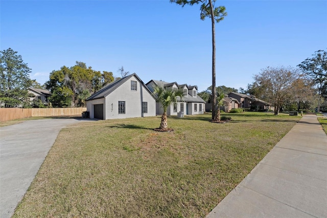 view of front of property featuring a front yard