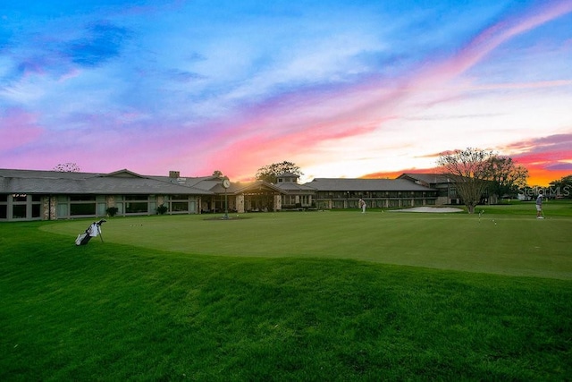 view of yard at dusk