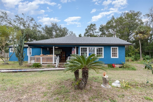 view of front of home featuring covered porch and a front lawn