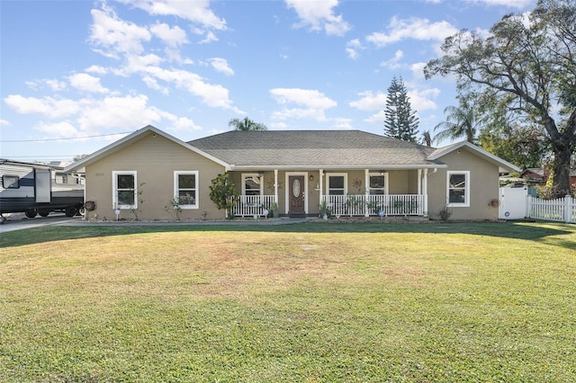 ranch-style home featuring a front yard and covered porch