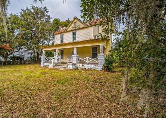 view of front of home featuring a front lawn and a porch