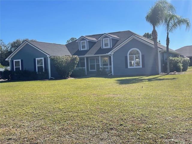 view of front of house featuring a front lawn