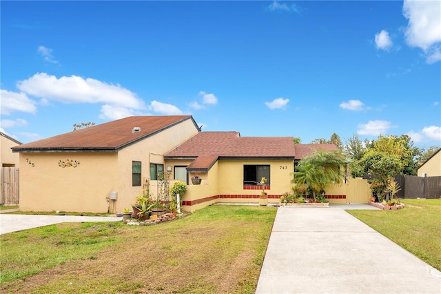 743 Golden Sunshine Cir, Orlando, FL 32807 - single story home with a front lawn