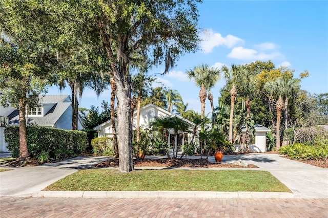 view of front of house with concrete driveway