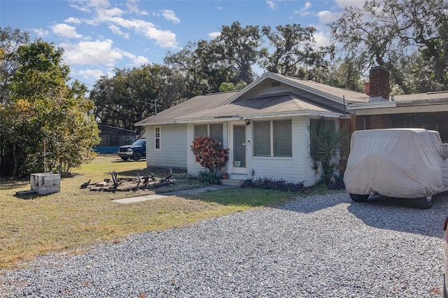 view of front of property with a front yard