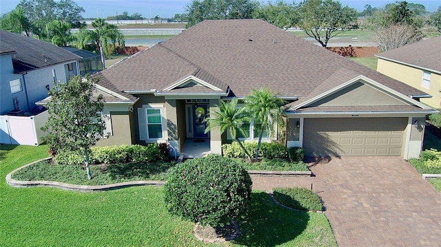 view of front of home featuring a front lawn