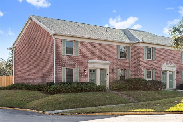 view of front of property with a front yard