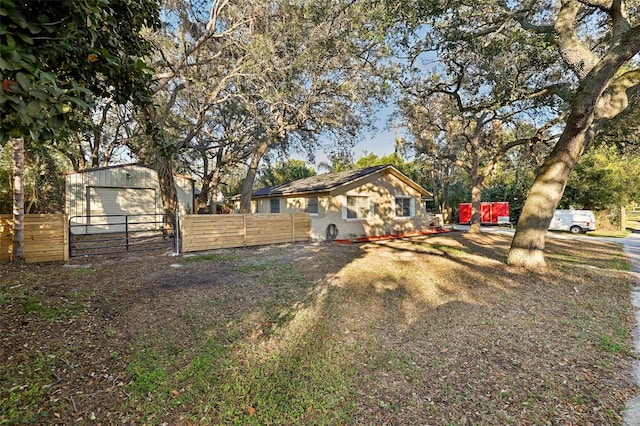 view of yard with a garage and an outdoor structure