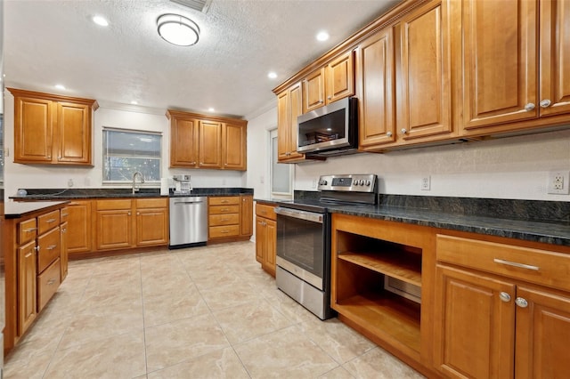 kitchen featuring sink, stainless steel appliances, a textured ceiling, light tile patterned flooring, and ornamental molding