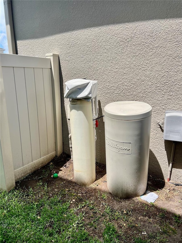 3333 Wauseon Dr, Saint Cloud, FL 34772 - exterior view of radiator heating unit