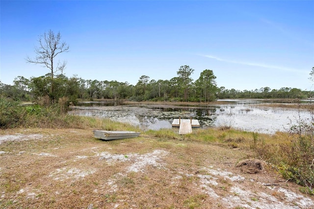 view of yard featuring a water view