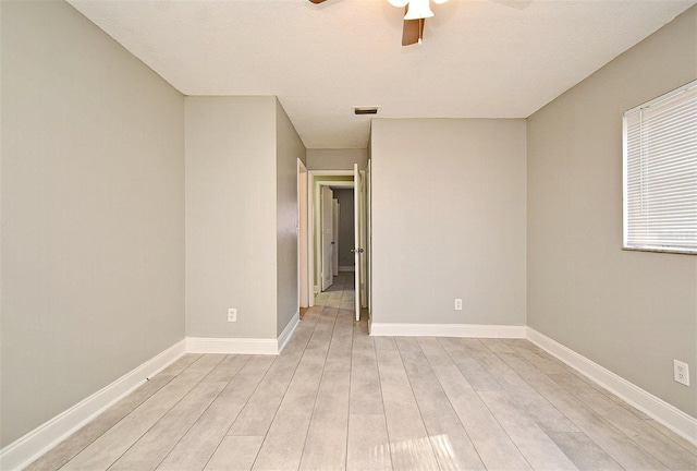 unfurnished room featuring light wood-type flooring and ceiling fan