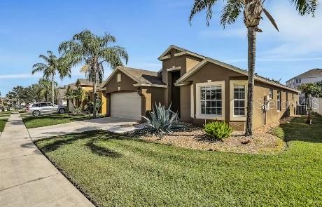 view of front of home featuring a garage and a front lawn