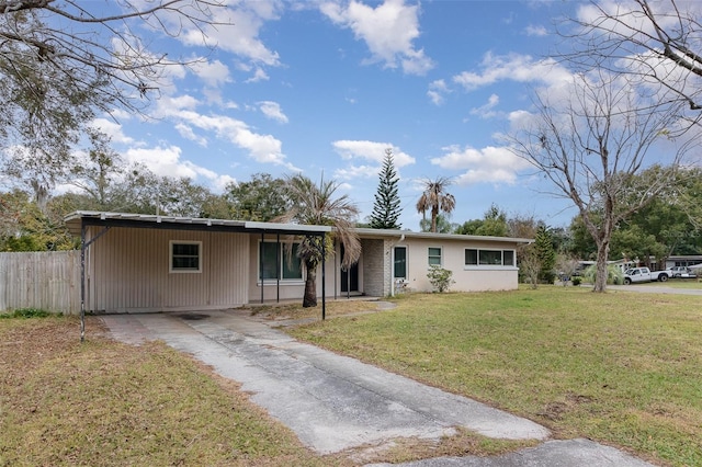 ranch-style house featuring a front yard