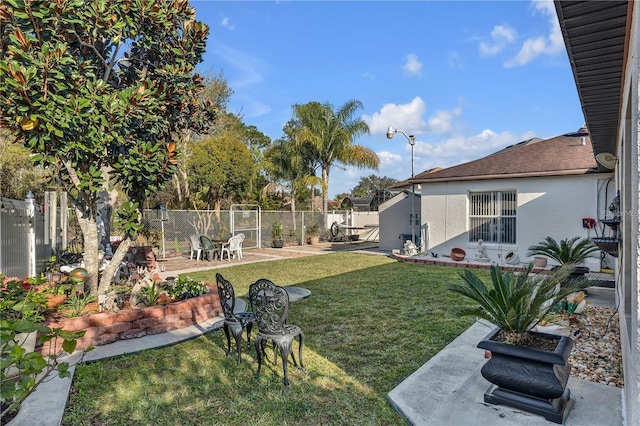 view of yard featuring a patio area